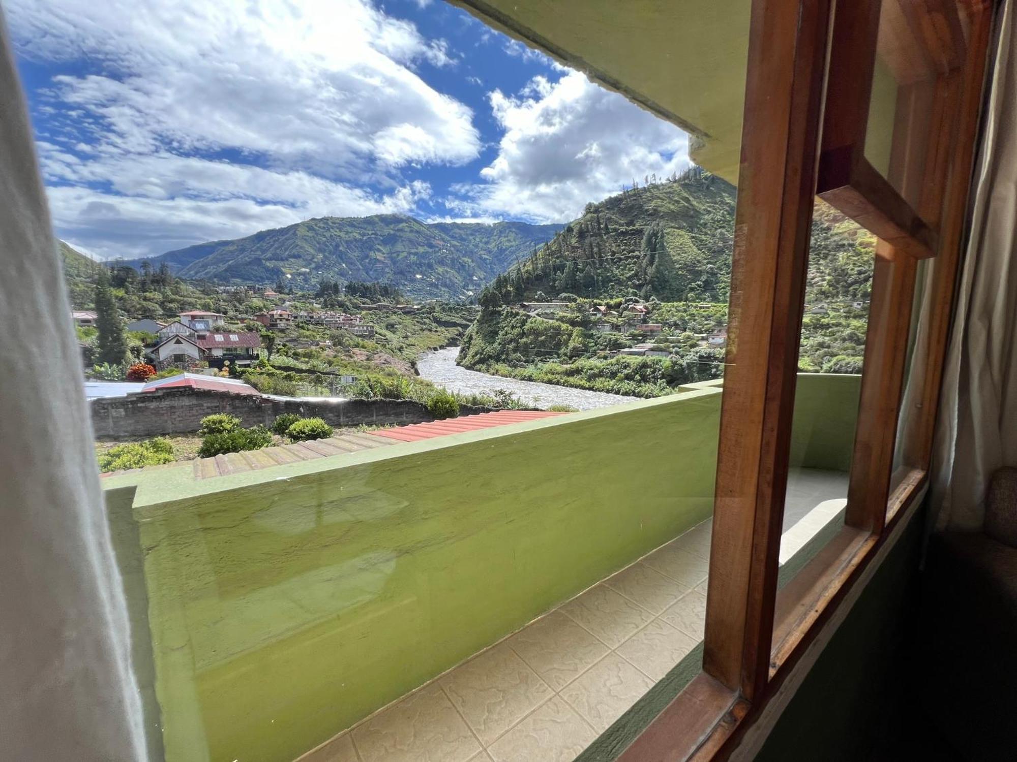 La Casa Verde Eco Guest House Banos  Room photo